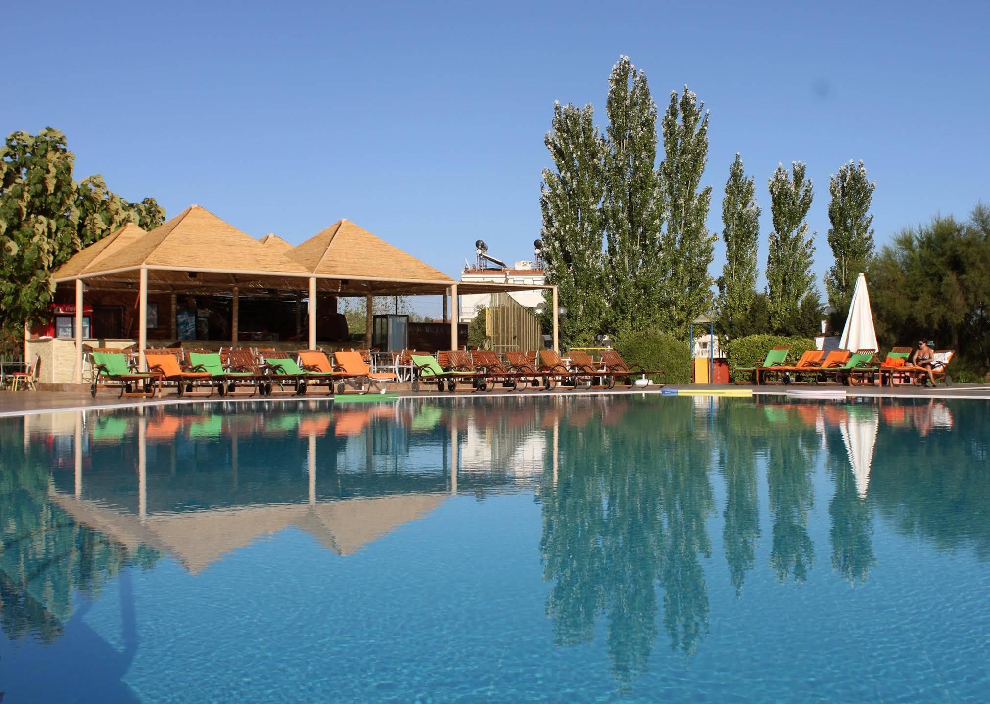 Rena Hotel Küçükkuyu Exterior foto